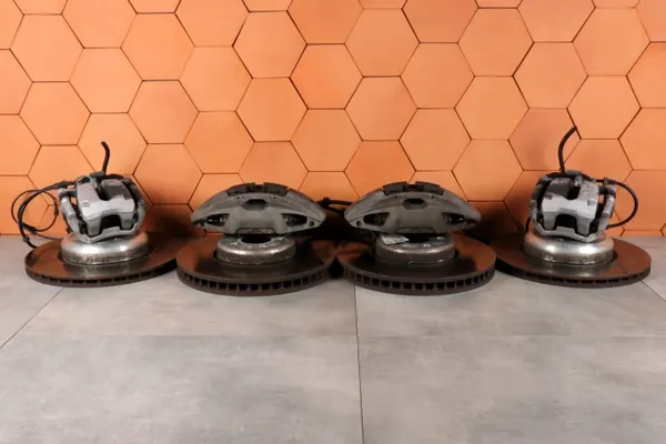BMW Bremssystem OEM 6891275 - Bremszangen Scheiben Beläge image 2