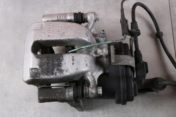 BMW Bremssystem OEM 6891275 - Bremszangen Scheiben Beläge image 9