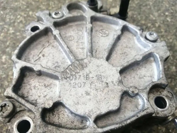 Pompe à vide Land Rover OEM D171B - Occasion image 3
