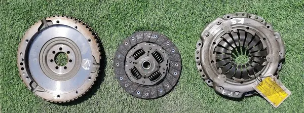 Conjunto de embreagem RENAULT KANGOO CITAN W415 301012572R 302103950R image 2