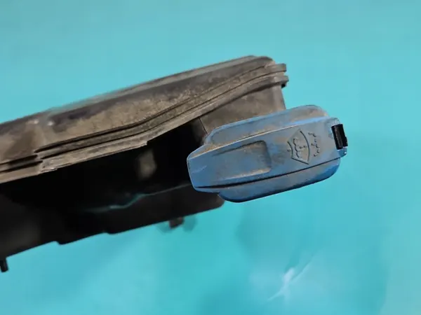 Réservoir lave-glace OEM 8W0955451L Audi A4 B9 image 8
