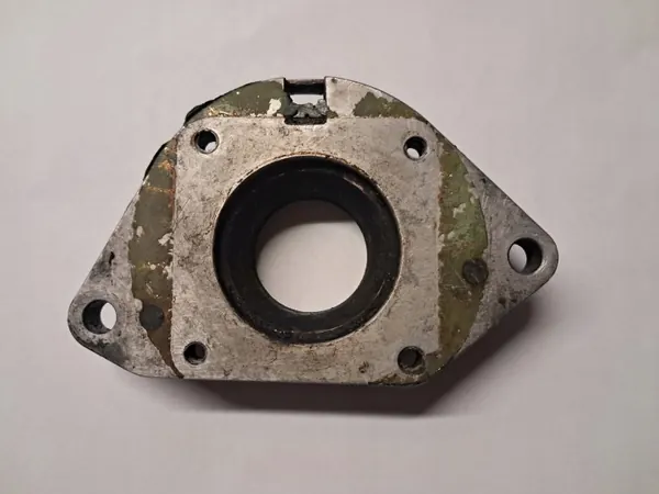 Support de Pompe Mercedes W123 OEM 1022360245 image 2