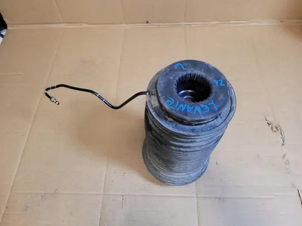 Maserati ilmaisu vasen taka OEM 06701007150 image 2