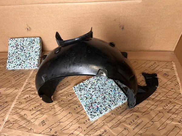 SKODA OCTAVIA III LIFT Front Right Wheel Arch OEM 5E0809958 image 4