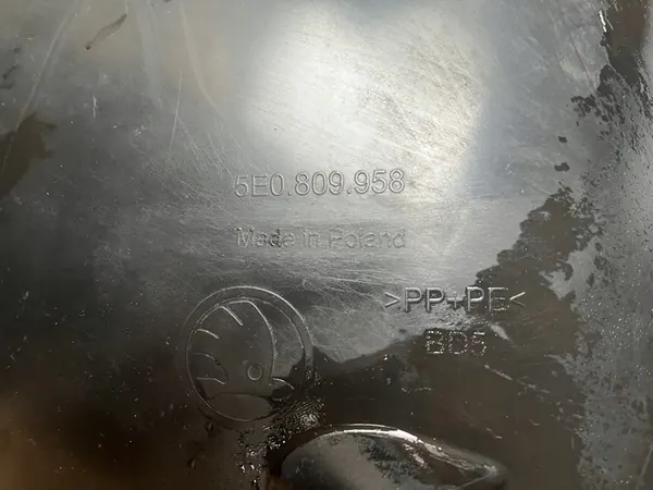 SKODA OCTAVIA III LIFT Front Right Wheel Arch OEM 5E0809958 image 5