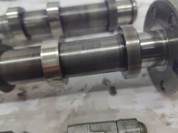 VW Touareg II 7P 3.0TDI Höger Kamaxel image 4