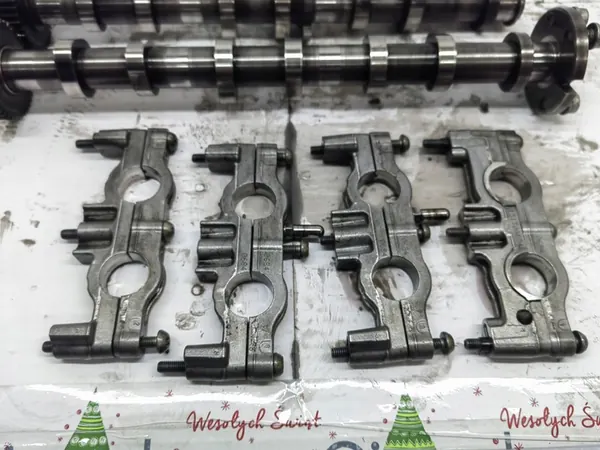 VW Touareg II 7P 3.0TDI Höger Kamaxel image 5