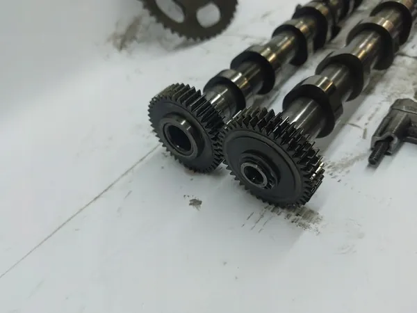 VW Touareg II 7P 3.0TDI Höger Kamaxel image 6