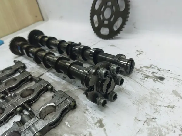 VW Touareg II 7P 3.0TDI Höger Kamaxel image 7