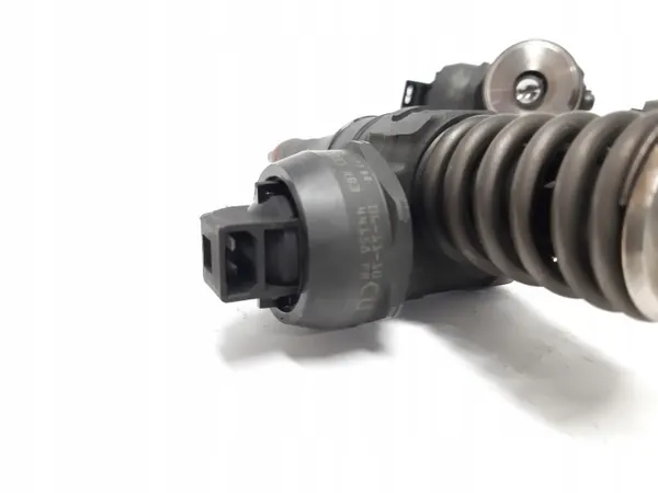 Bosch ruiskutuspumppu OEM 038130073BQ VW/Audi/Seat image 3