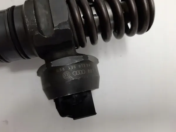 Bosch ruiskutuspumppu OEM 038130073BQ VW/Audi/Seat image 5