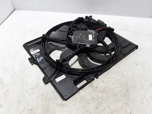 Carcaça do ventilador dianteiro OEM 8625439 para BMW Série 1 image 3