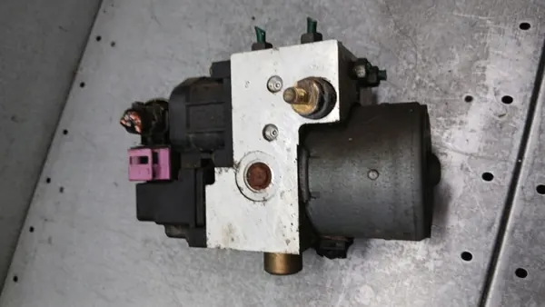 Pompe ABS OEM 09127108 pour Opel Corsa C 2000-2003 image 2