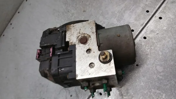 Pompe ABS OEM 09127108 pour Opel Corsa C 2000-2003 image 3