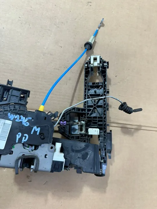 Fram höger dörrlås Mercedes B W246 M image 8