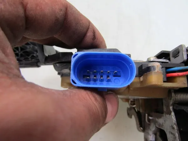 CAYENNE I 04R Rechte Vordertürschloss image 6