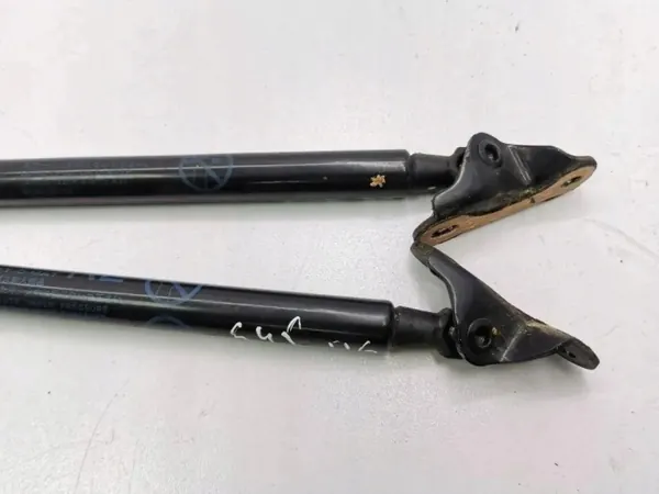 Amortecedor esquerdo porta-malas OEM 6896002130 Toyota Auris image 3