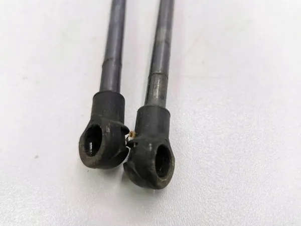 Amortecedor esquerdo porta-malas OEM 6896002130 Toyota Auris image 4