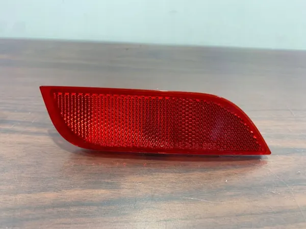 Subaru Ascent Rücklichtreflektor OEM FBZ25185 image 2