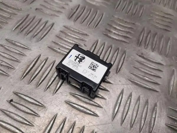 Antennförstärkare OEM 0050543806 för Alfa Romeo Stelvio image 2