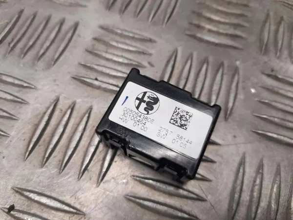 Antennförstärkare OEM 0050543806 för Alfa Romeo Stelvio image 3