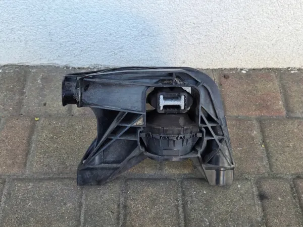 Peugeot 5008 II Moottorin Kiinnike OEM 008956 - Käytetty image 3