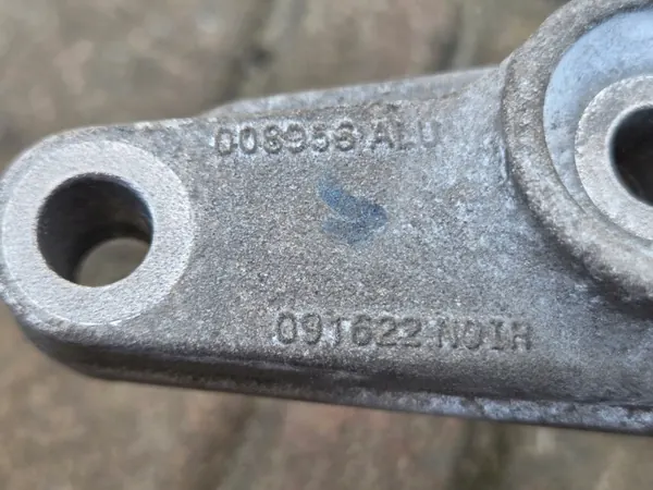 Peugeot 5008 II Moottorin Kiinnike OEM 008956 - Käytetty image 5