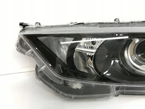 Faros delanteros izquierdo Toyota Yaris IV 2020- image 2