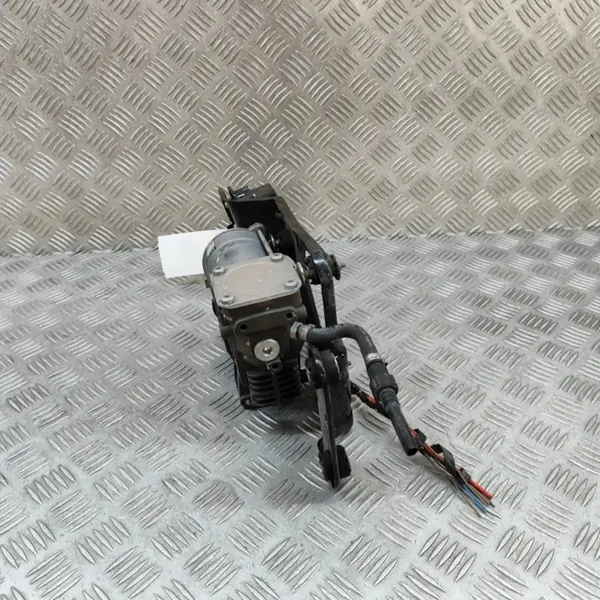 BMW X6 (E71, E72) Jousituskompressori 6859714 image 4