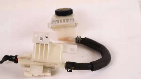 Bremsflüssigkeitsbehälter Mazda CX-30 OEM 1206087514 image 3