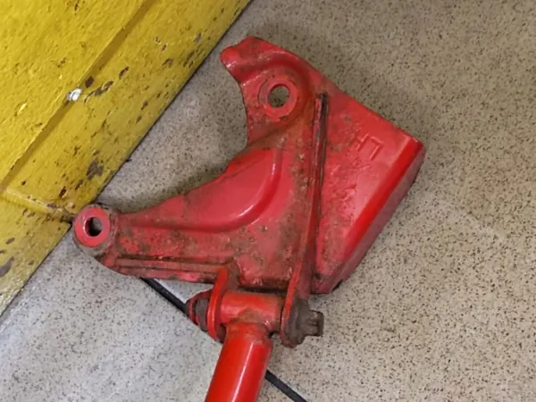 Mitsubishi OE Vorderer Federbeinspreizer für Colt VI image 4