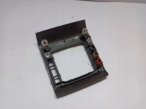 Center Panel Housing och Kontrollknappar VW Amarok image 2