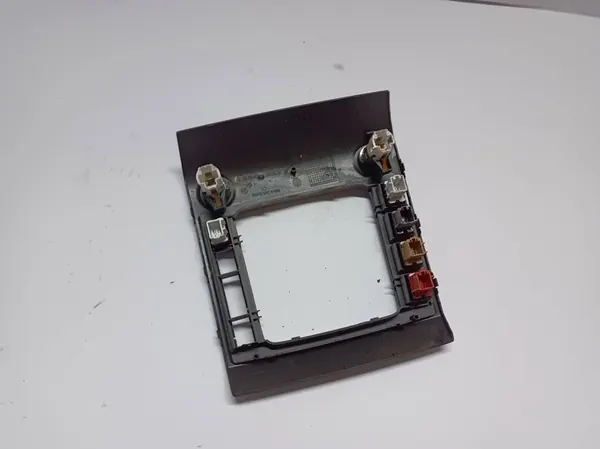 Center Panel Housing och Kontrollknappar VW Amarok image 3