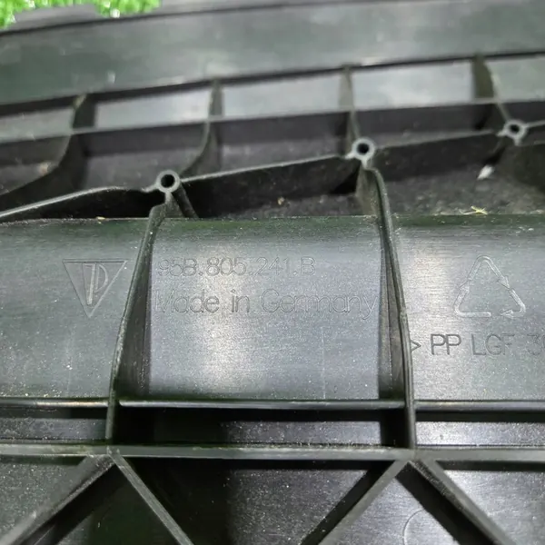 Porsche Macan 95B Nedre Stötfångarförstärkning 95B805241B image 5