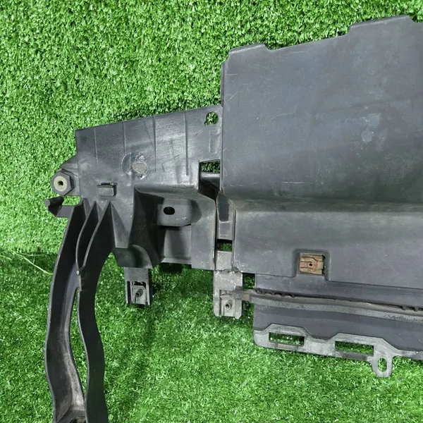 Porsche Macan 95B Nedre Stötfångarförstärkning 95B805241B image 8