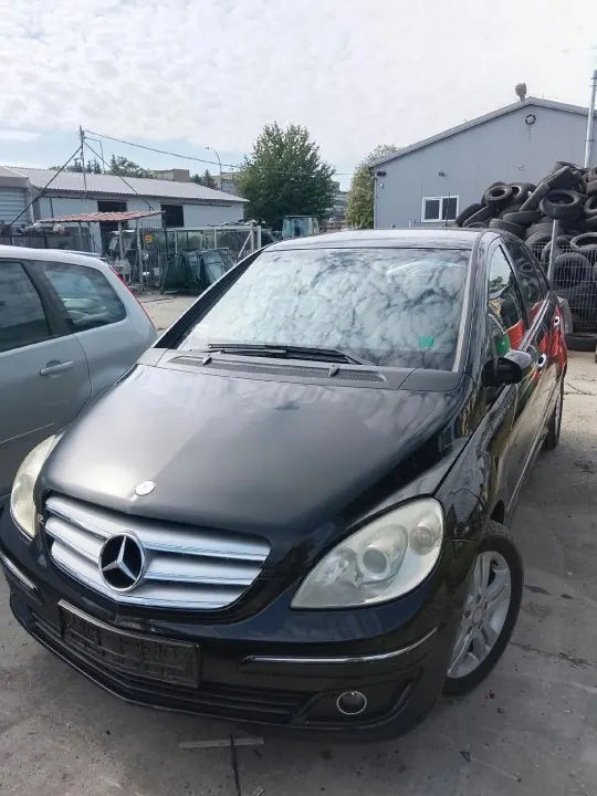 Cuentakilómetros Mercedes W245 OEM A1695407411 Usado image 4