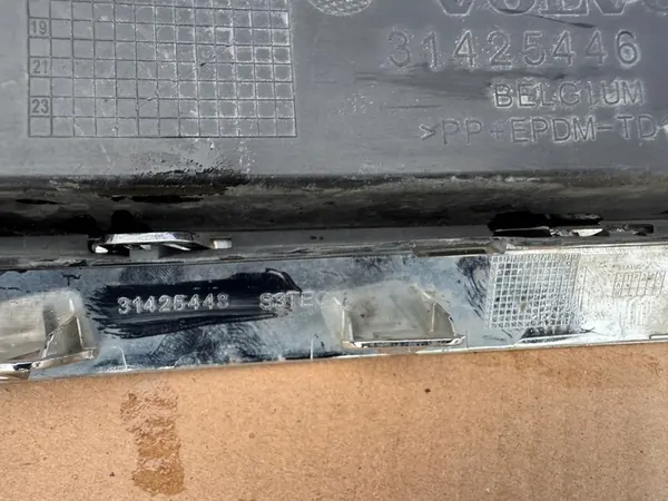 Griglia paraurti anteriore Volvo V90 usata image 4