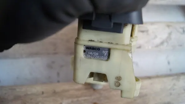 Levier de valve de frein à main OEM 1774973 Scania R image 5