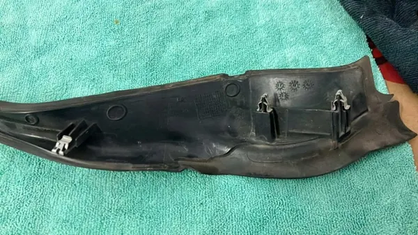 Junta do para-brisas OEM PCR99903CAL(O) para Chrysler Pacifica image 4