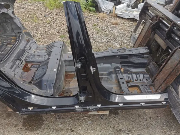 Pilier de seuil droit Mercedes-Benz C W205 OEM image 2