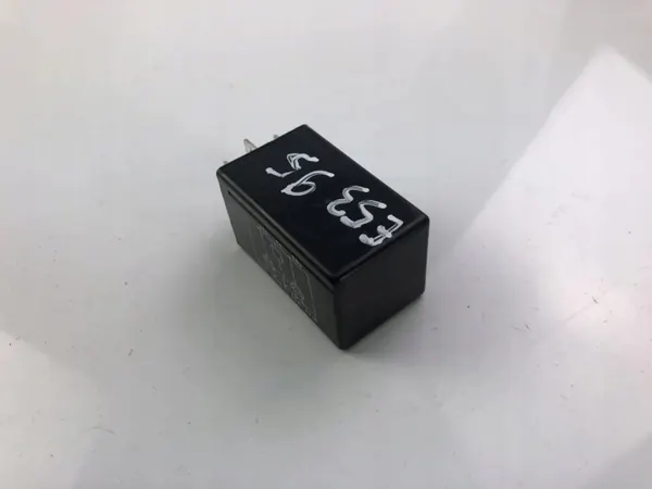 Relais Saab 9000 OEM 9524836 - État Utilisé image 2