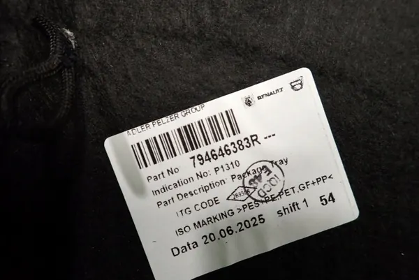 Étagre de coffre Dacia OEM 794646383R - État utilisé image 4