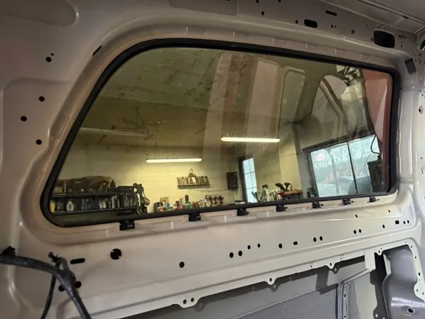 Mercedes Vito W447 Karossglas OEM 9665244 - Begagnad image 4