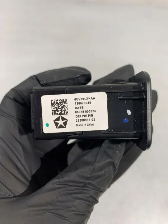 Porta USB Jeep Compass OEM FBZ18627 - Usado image 3