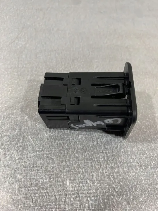 Porta USB Jeep Compass OEM FBZ18627 - Usado image 5