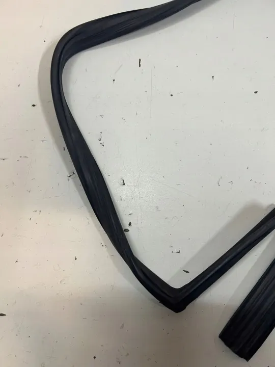 Junta porta traseira direita Kia Rio III OEM KRH8391 image 3