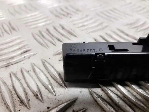 Takavalaisin Skoda Superb B8 2017 1Z5945097B image 4