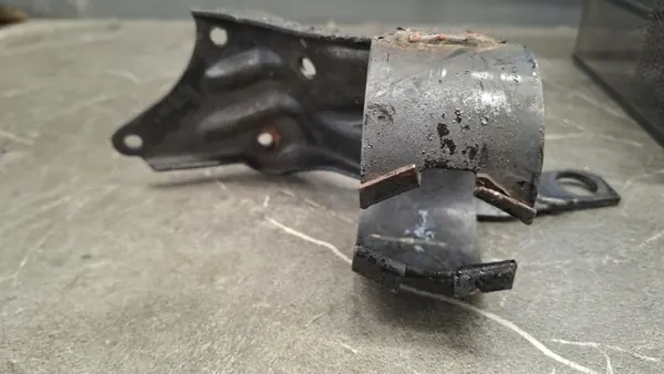 Beugel OEM 8D0127224D voor VW Passat B5/B5GP image 4