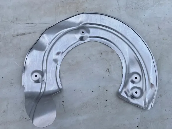 Protetor de Freio Frontal Direito BMW X5 G05 X6 G06 X7 G07 OEM image 1