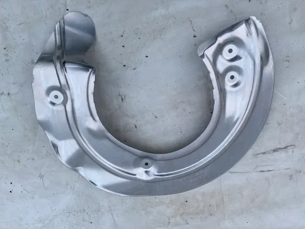 Protetor de Freio Frontal Direito BMW X5 G05 X6 G06 X7 G07 OEM image 3